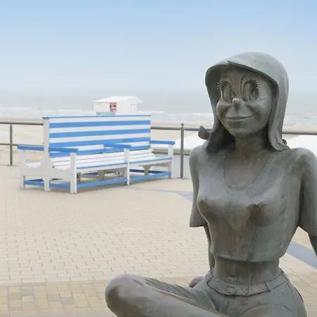 With Sea View And Sunny Terrace アパート