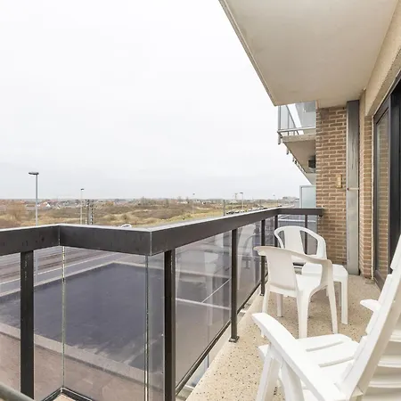 Apartment With Spacious Living *