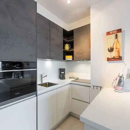 アパート With Sea View And Sunny Terrace